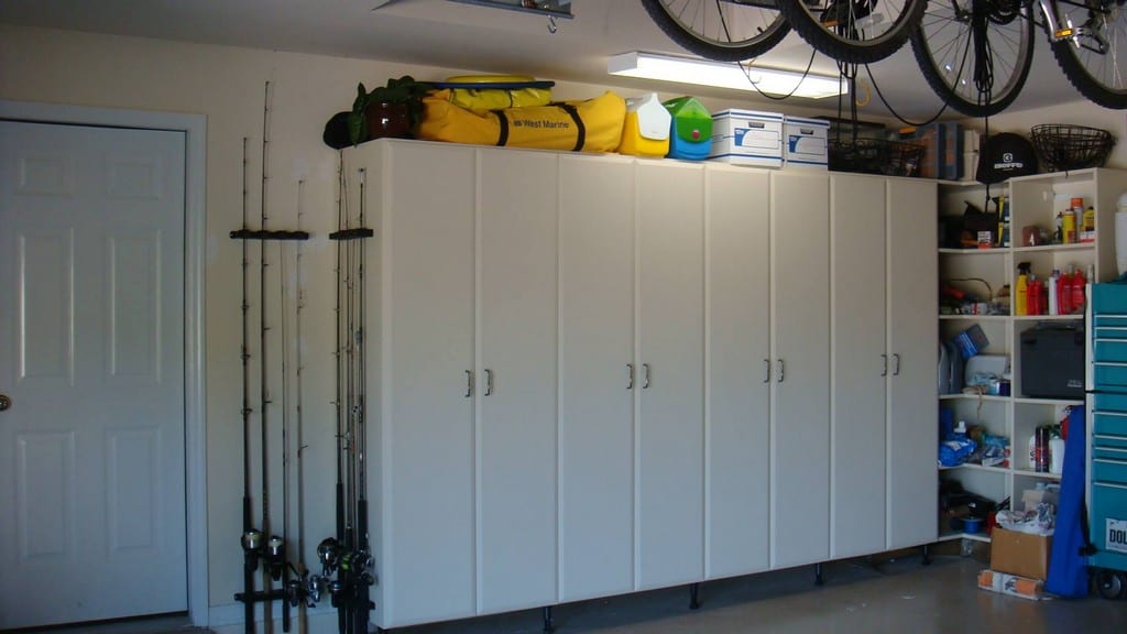 How-to-Choose-Cabinets-for-Your-Garage-Storage-Ideas
